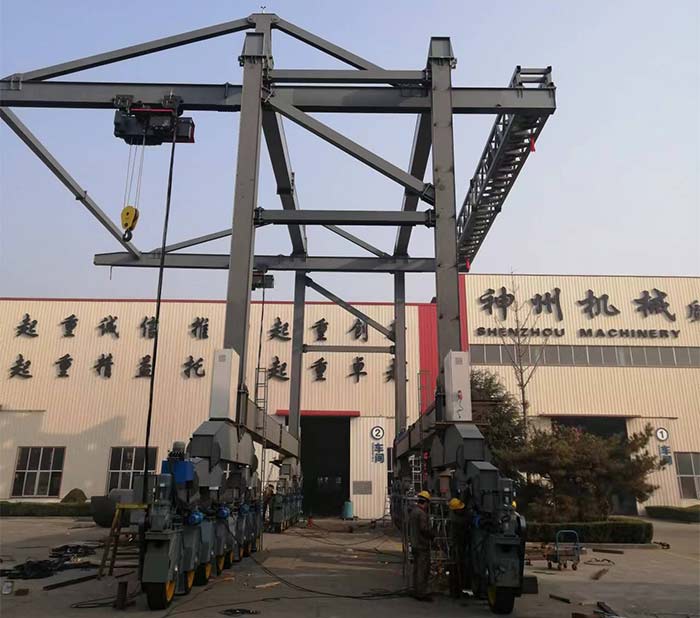 門座式起重機(jī)(圖1)