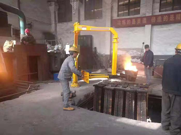 液壓澆鑄機(jī)械手(圖1)